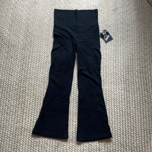 Brand New with Tags Girls Art Class Flared Yoga Pant with Wide Waistband S(6/6x)